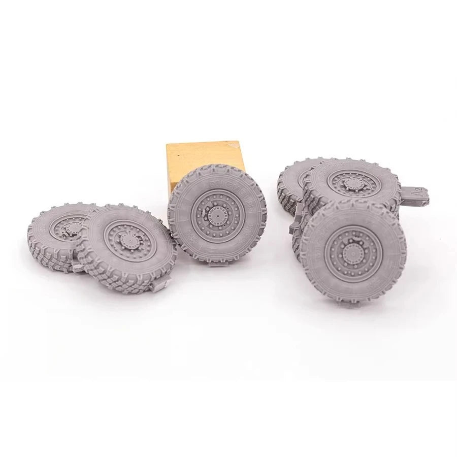 Modern US Stryker Armored Vehicle Wheel Set 1/35 Resin Model Kit - 1/35 resin model view 2