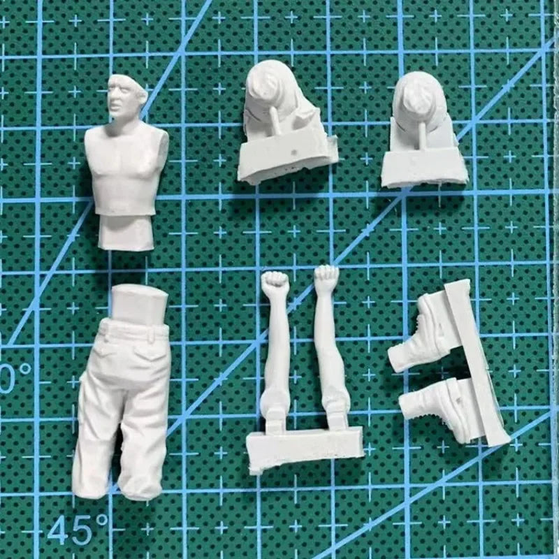 Oil Extraction Worker with Barrel 1/35 Resin Figure Kit - 1/35 resin model view 2