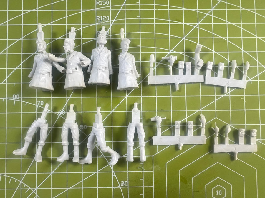 US Cartoon Pilot 1/35 Resin Figure Kit - Four Poses - 1/35 resin model view 3