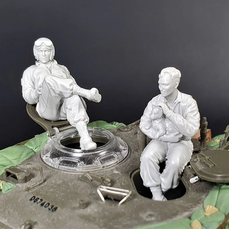 WWII Tank Crew Diorama Set 1/35 Resin Model Kit Four Figures - 1/35 resin model view 2