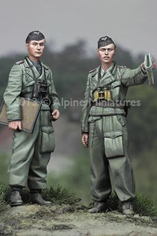 WWII German Infantry Officers with Map and Binoculars 1/35 Resin Figure Set - resin model view 3
