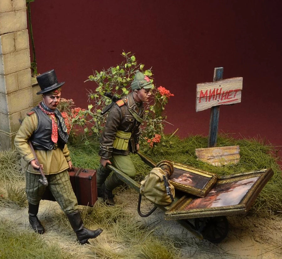 WWII Soviet Military Personnel with Wheelbarrow 1/35 Resin Diorama Set - 1/35 resin model view 5