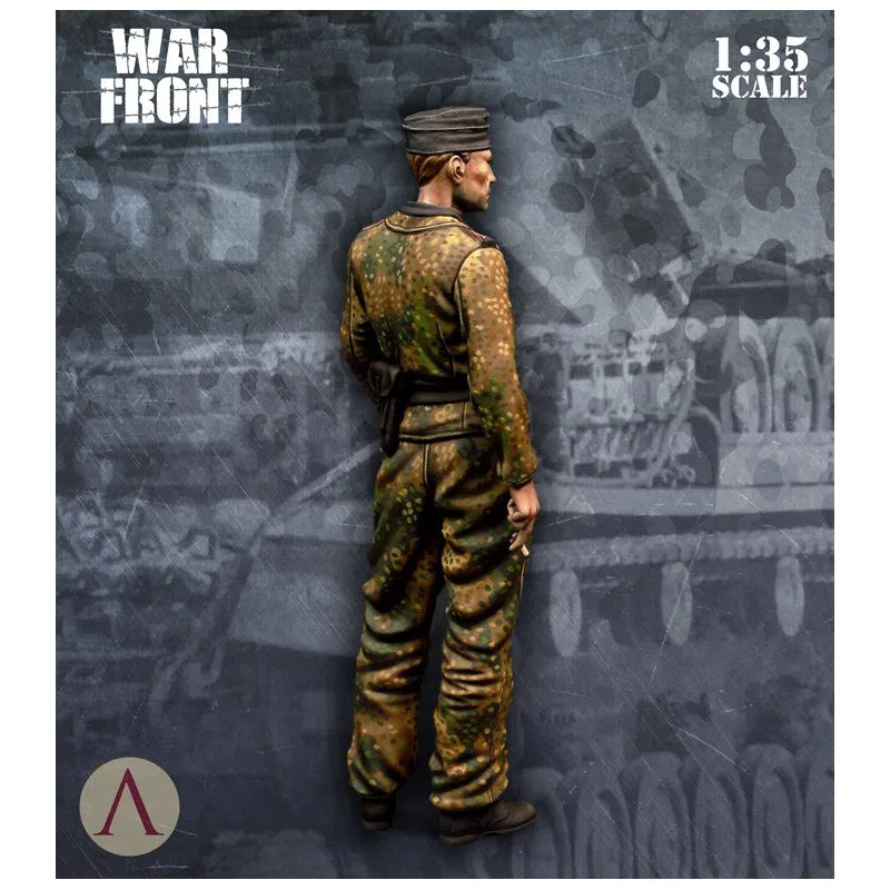 WWII German Soldier in Splittermuster Camouflage 1/35 Resin Figure - 1/35 resin model view 2