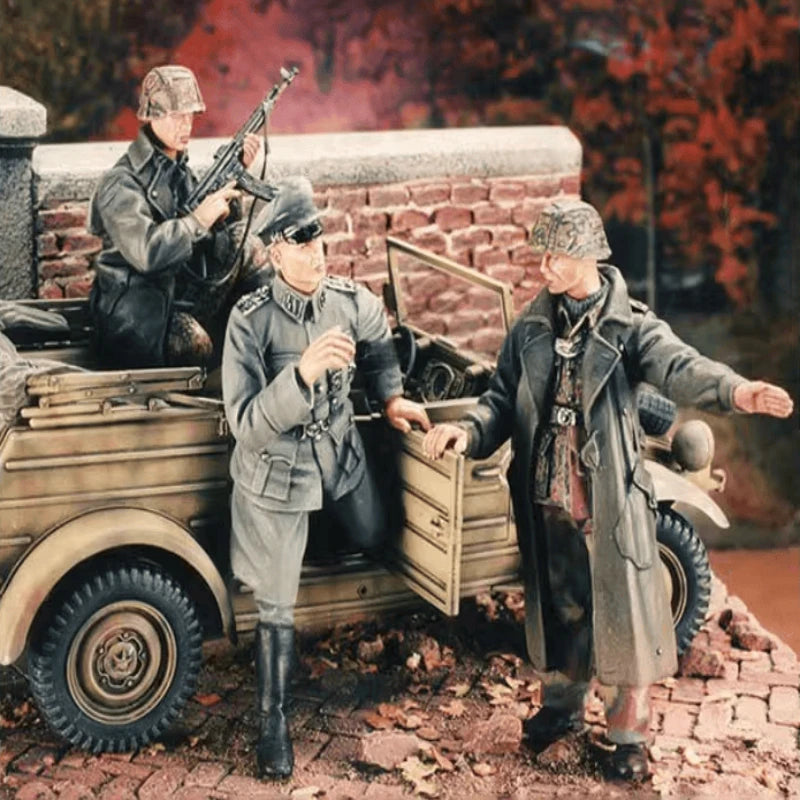 WWII German Soldiers with Truck 1/35 Resin Figure Kit - 1/35 resin model view 2