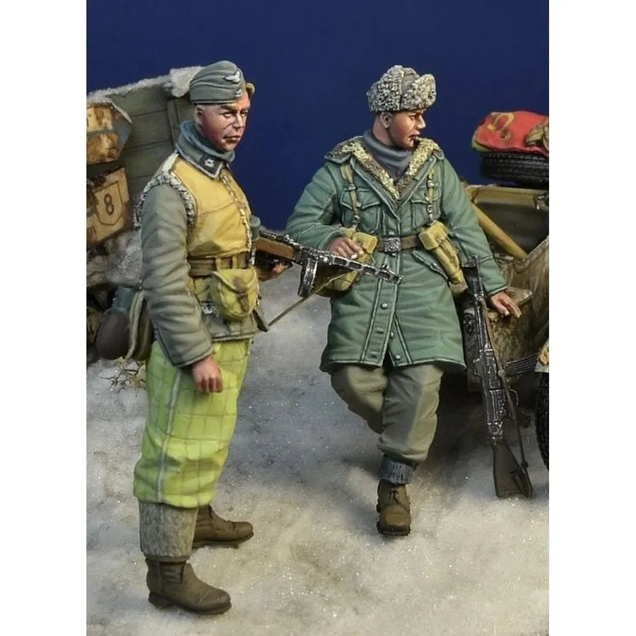Hungarian WWII Soldier with Motorcycle 1/35 Resin Figure Kit - 1/35 resin model view 3