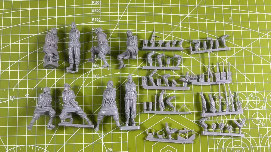 WWII German Tank Crew 8-Figure Set 1/35 Resin Kit - 1/35 resin model view 3