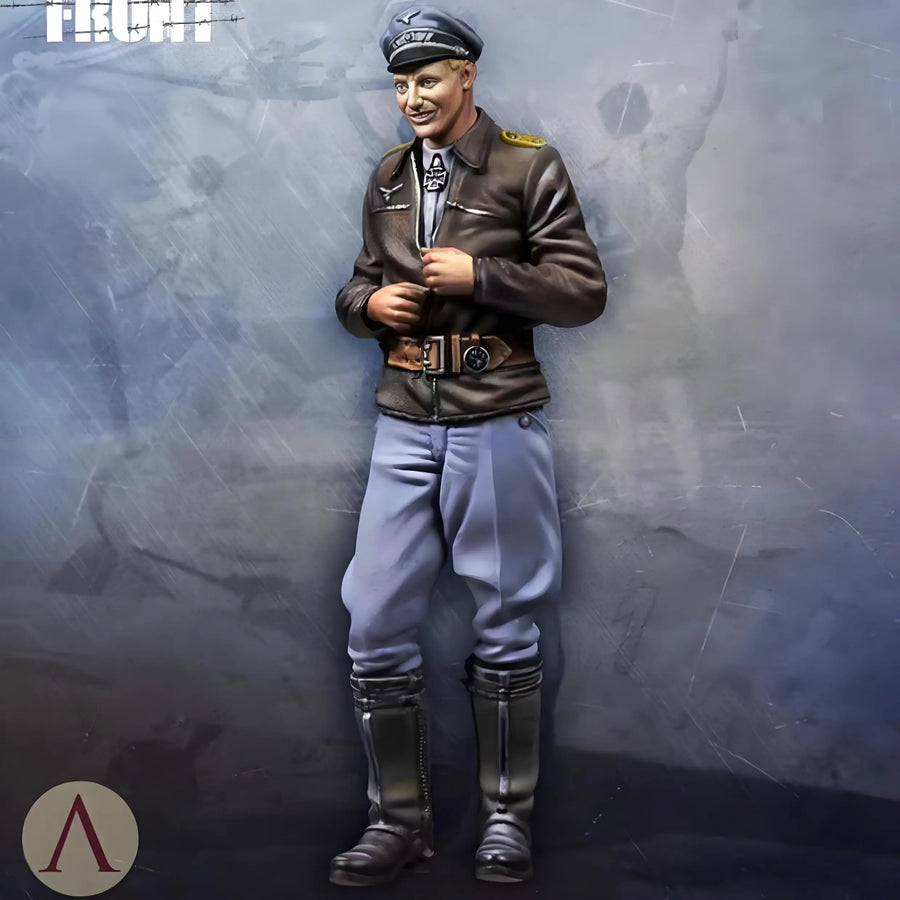 WWII German Luftwaffe Pilot Erich 'Bubi' Hartmann 1/35 Resin Figure - 1/35 resin model view 2