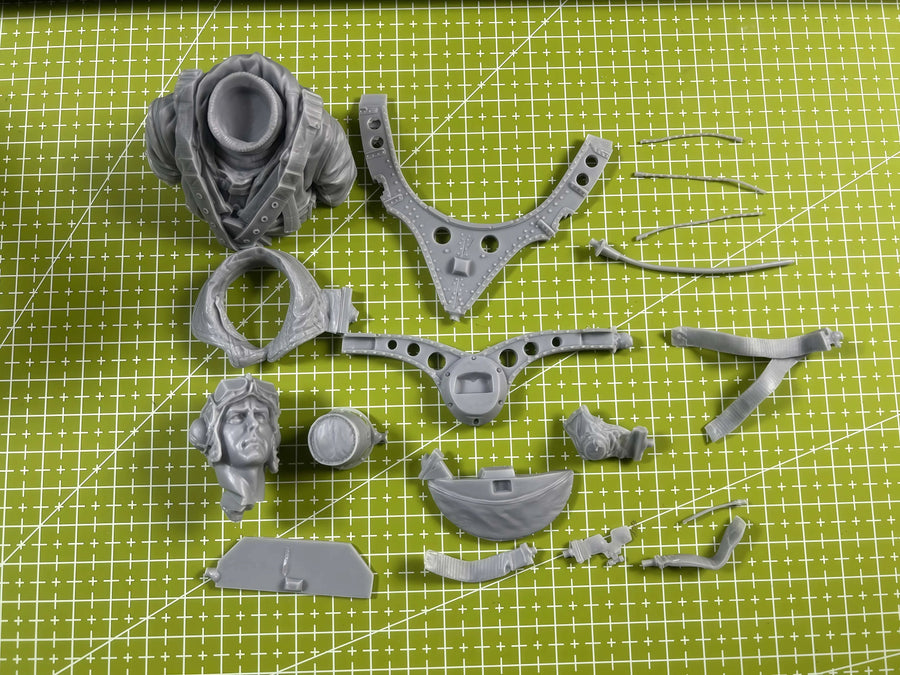 Modern Military Pilot with Flight Helmet 1/12 Resin Figure Kit - unpainted resin model kit