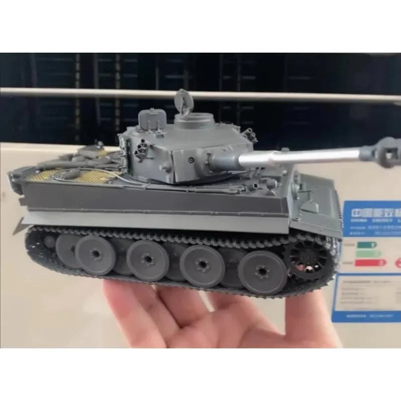 WWII German Tiger I Ausf.E Heavy Tank 1/35 Resin Model Kit - 1/35 resin model view 4