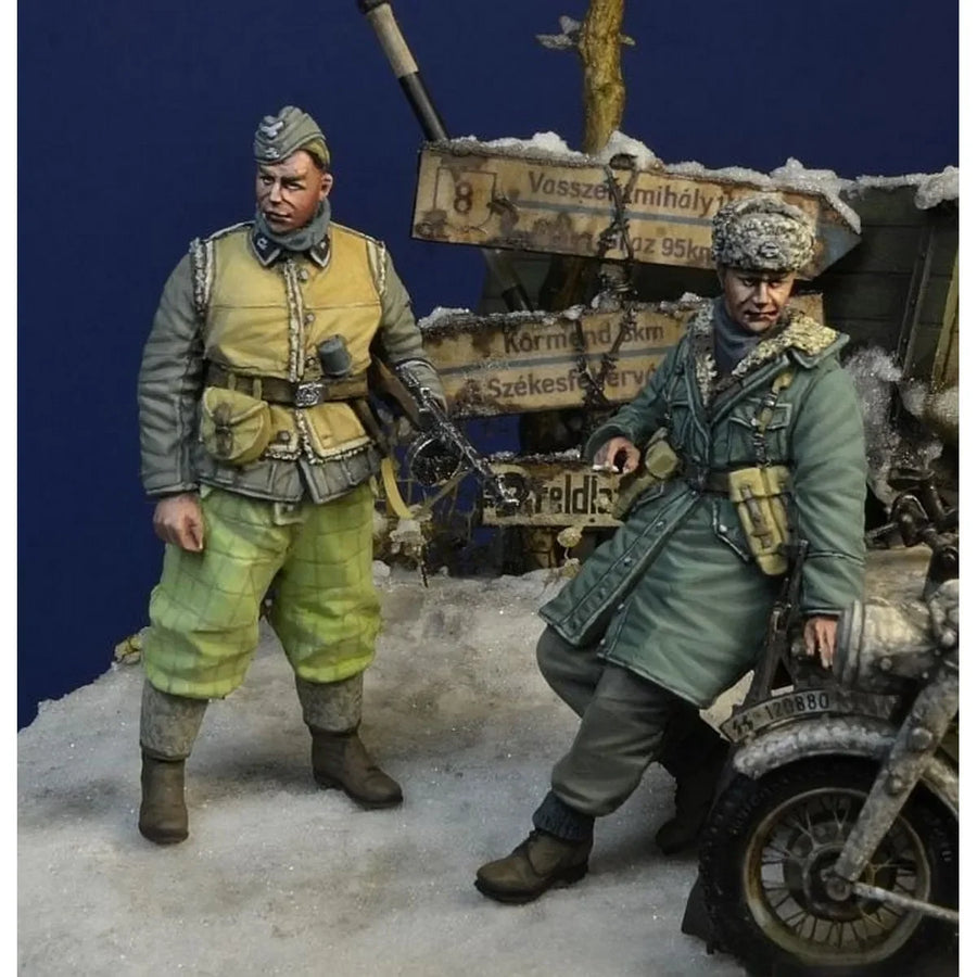 Hungarian WWII Soldier with Motorcycle 1/35 Resin Figure Kit - 1/35 resin model view 4