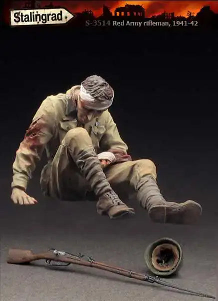 Wounded Soviet Soldier WWII 1/35 Resin Figure Kit - 1/35 resin model view 4