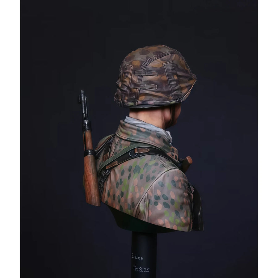 WWII German Waffen-SS Erbsenmuster Camo Infantry Bust 1/10 Resin Kit - resin model view 4