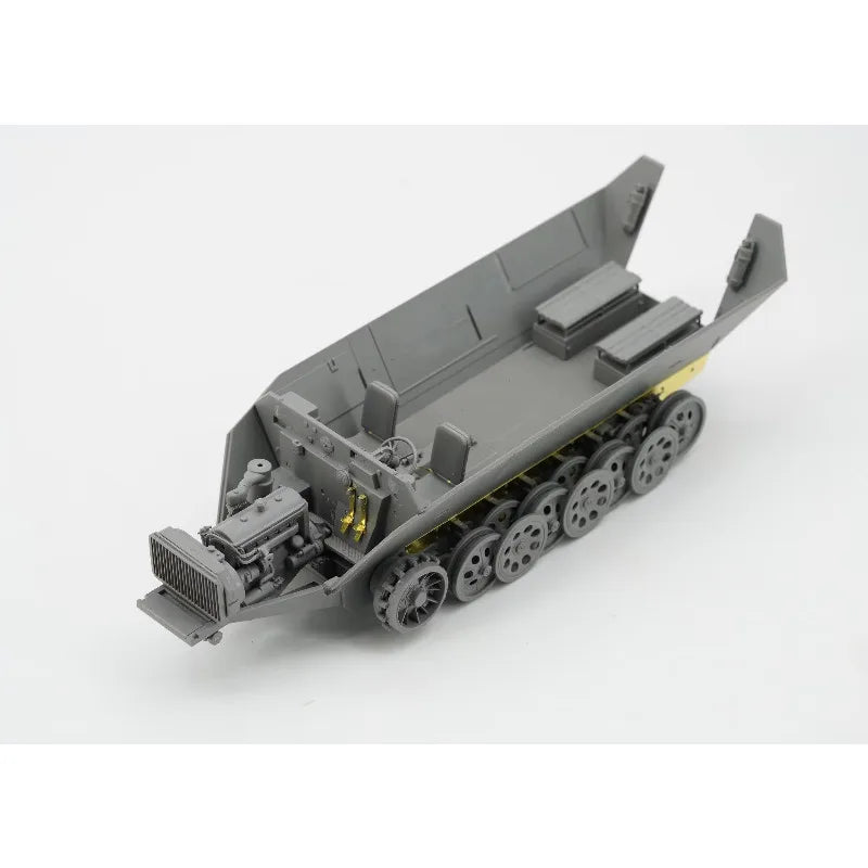 WWII German Sd.Kfz.251/22 PaK 40 Pakwagen 1/35 Resin Model Kit - 1/35 resin model view 4