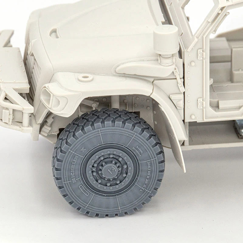 Modern Military 4x4 Light Tactical Vehicle JLTV-Style 1/35 Resin Kit - resin model view 3