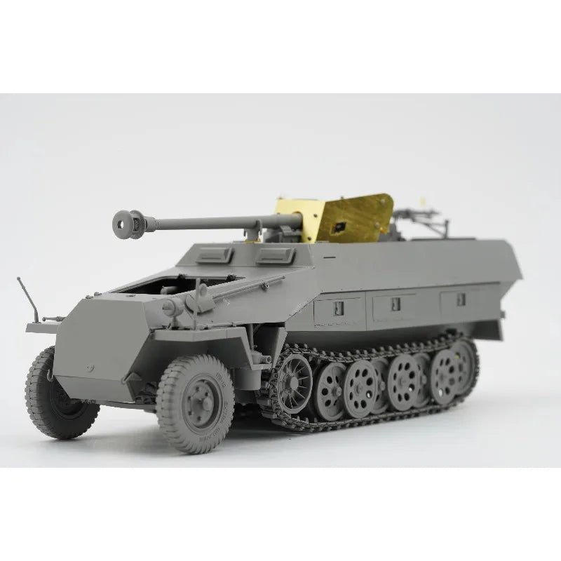 WWII German Sd.Kfz.251/22 PaK 40 Pakwagen 1/35 Resin Model Kit - 1/35 resin model view 2