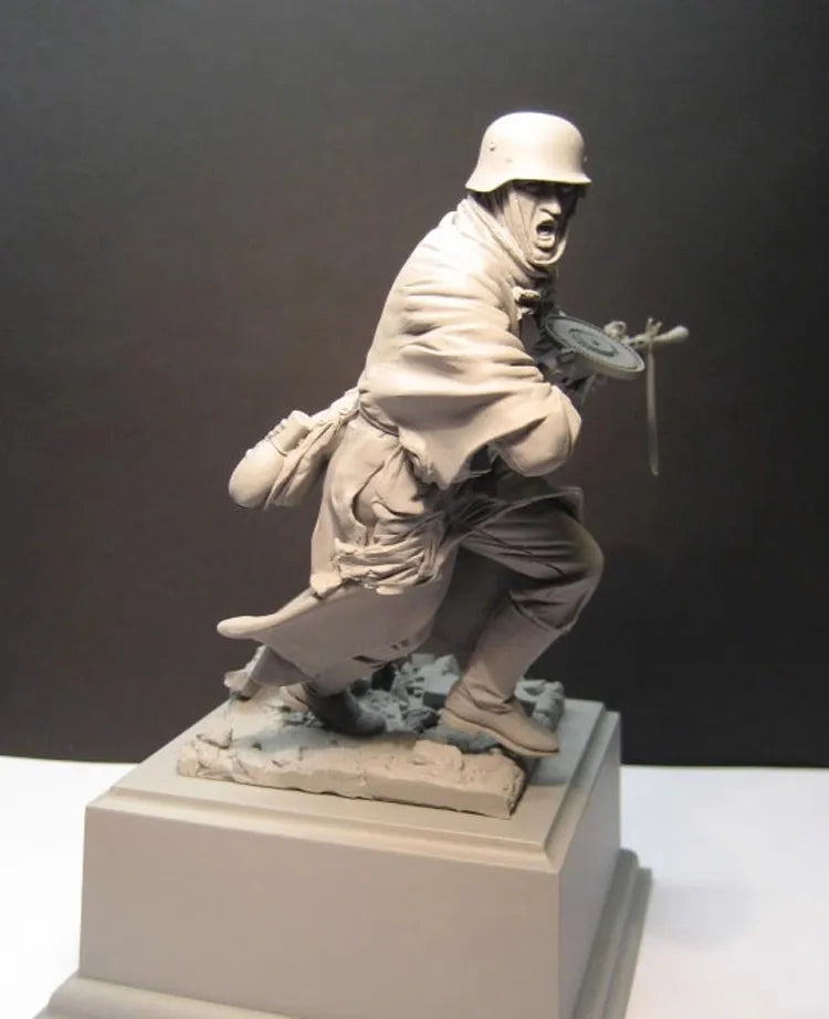 Sixth Army Soldier WWI 1/16 Scale Resin Figure Kit - 1/16 resin model view 3