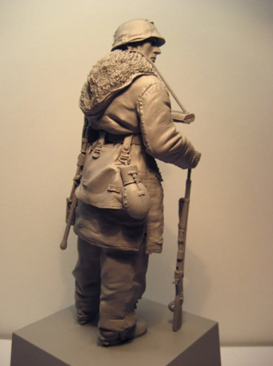WWII German Soldier with MG42 - 1/16 Resin Figure Kit - 1/16 resin model view 3