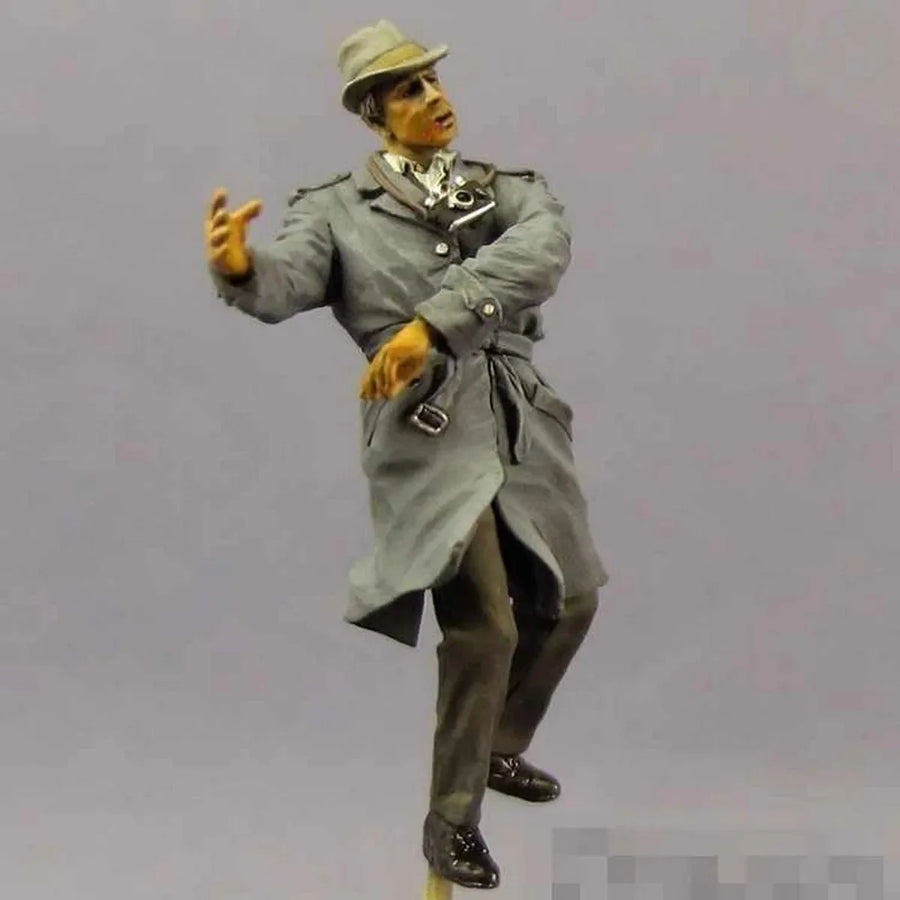 Soviet Soldier with Mosin-Nagant & Civilian 1/35 Resin Figure Set - 1/35 resin model view 4