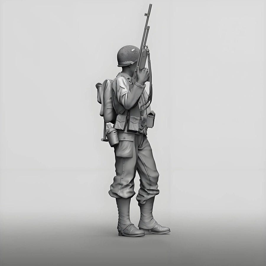 WWII American Soldier with Rifle 1/16 Resin Figure Kit - 1/16 resin model view 3