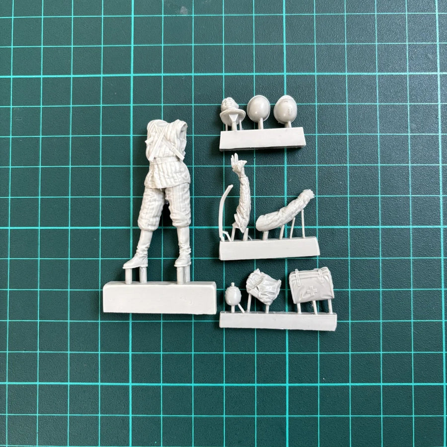 Soviet RKKA Medical Instructor Winter 1939-1945 1/35 Resin Figure - 1/35 resin model view 6