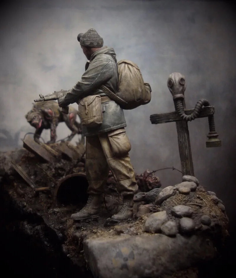 Post-Apocalyptic Stalker with Mutant Creature Diorama 1/35 Resin Figure Kit - resin model view 3