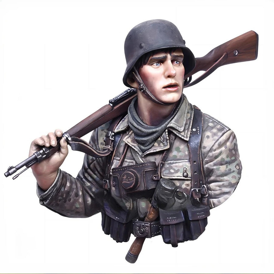 WWII German Soldier with Rifle 1/10 Resin Figure Kit - 1/10 resin model view 3