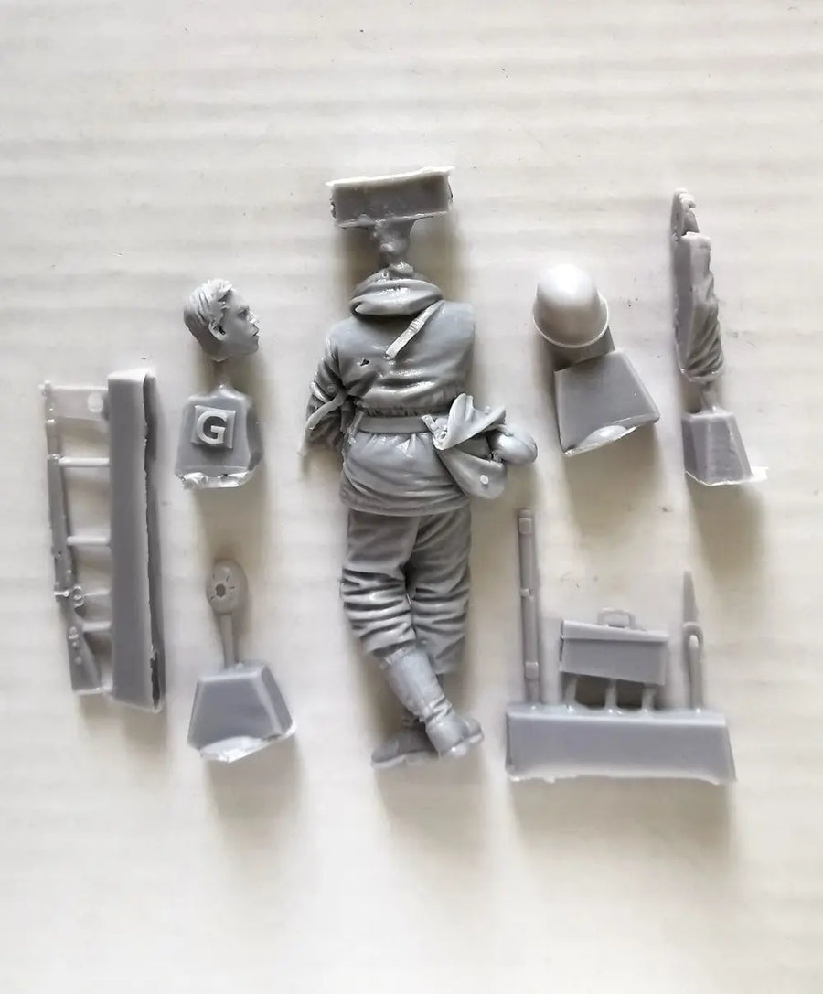 WWII Soviet and German Soldiers 1/35 Resin Figure Set - 1/35 resin model view 2