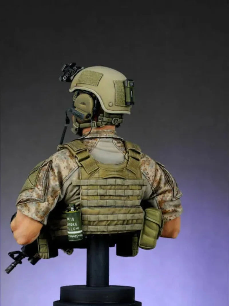 Modern Tactical Operator 1/9 Scale Resin Bust - 1/9 resin model view 3