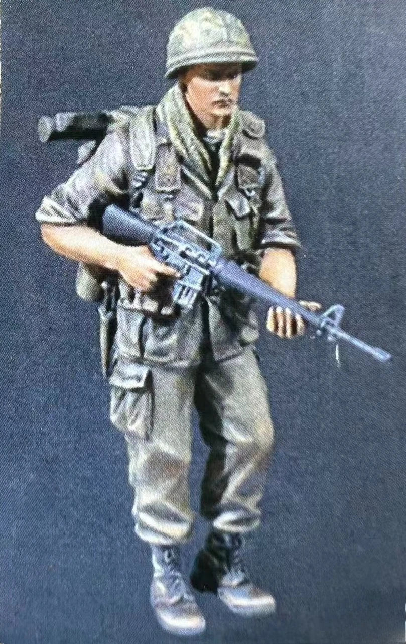 Modern US Army Soldier with M16A4 1/35 Resin Figure Kit - 1/35 resin model view 2