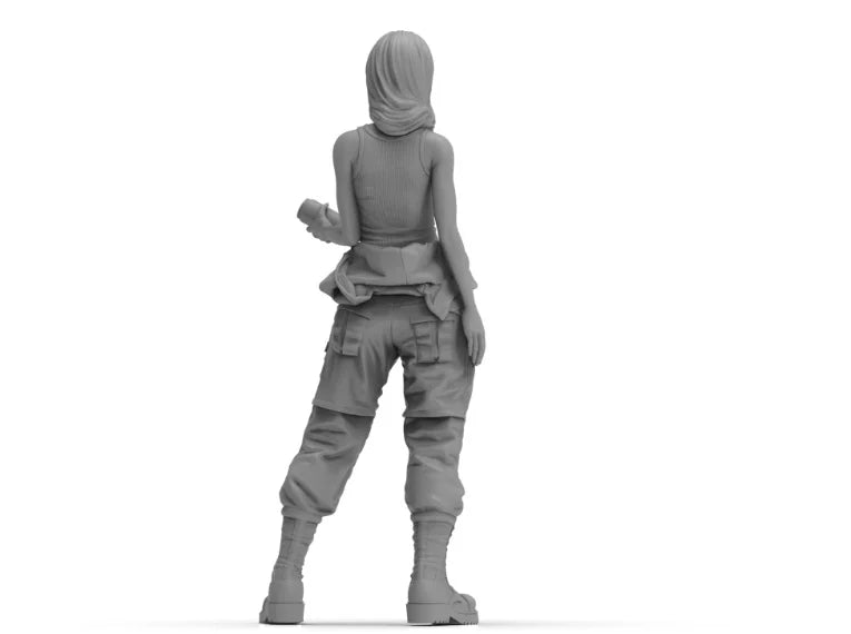 Aaliyah Action Girl 1/35 Scale Resin Figure Kit - 1/35 resin model view 3
