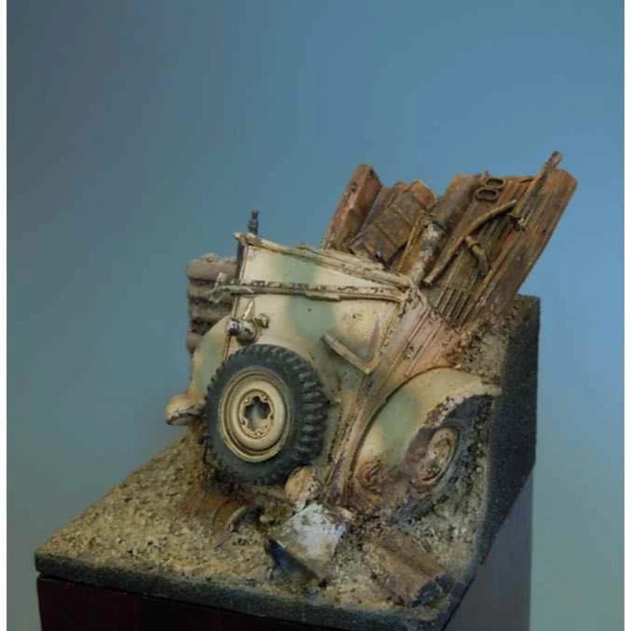 WWII Abandoned Tank Wreck Diorama 1/35 Scale Resin Model Kit - 1/35 resin model view 3