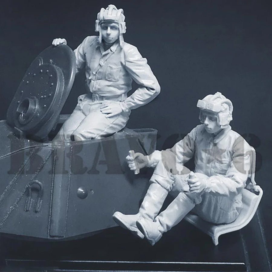 WWII Pilots with Aircraft Engine 1/35 Scale Resin Figure Set - 1/35 resin model view 2