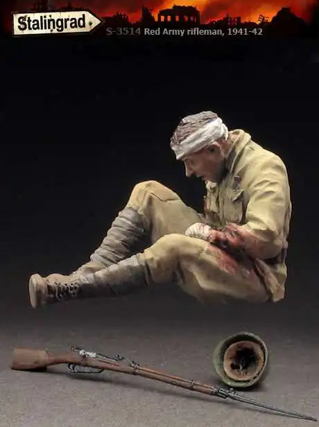 Wounded Soviet Soldier WWII 1/35 Resin Figure Kit - 1/35 resin model view 5