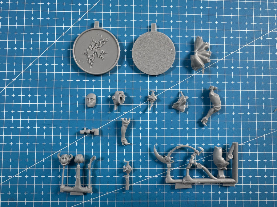 Sickle Knight Female Warrior 45mm Resin Figure Kit - 45mm resin model view 3