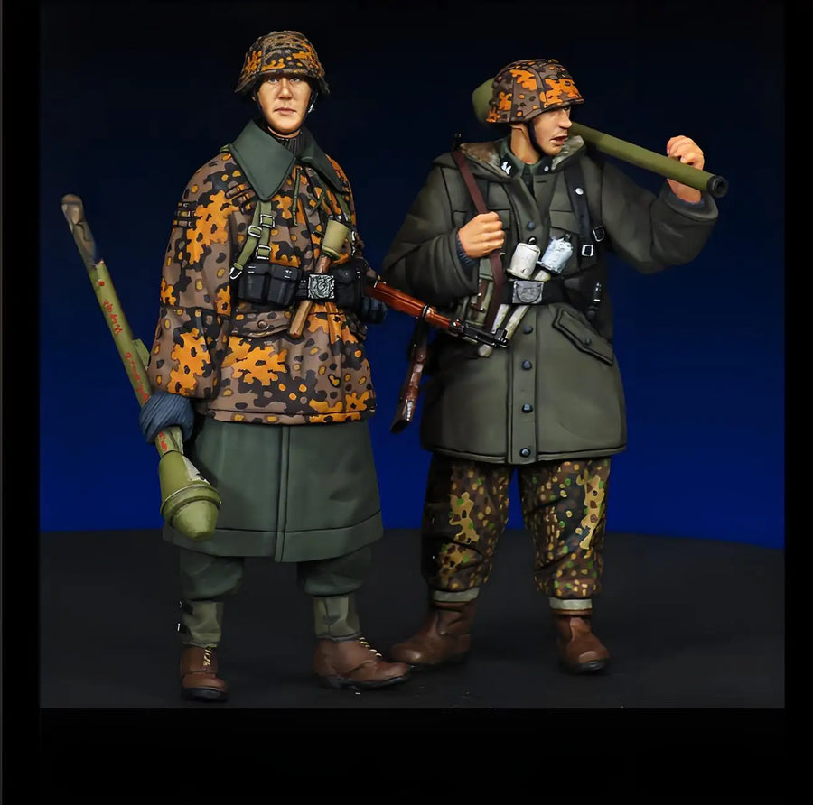 WWII German Soldiers Splinter Camo 1/35 Resin Figure Kit - 1/35 resin model view 2