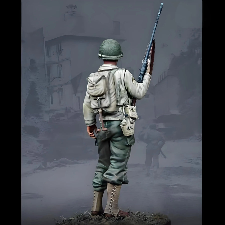 WWII American BAR Gunner Sergeant 1/35 Resin Figure Kit - 1/35 resin model view 2