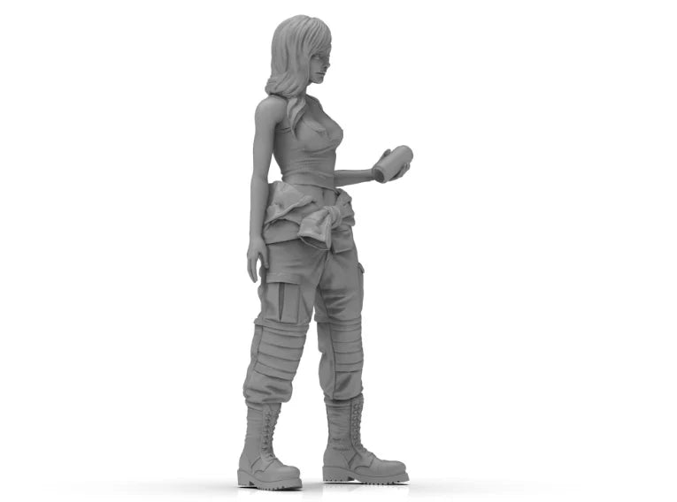 Aaliyah Action Girl 1/35 Scale Resin Figure Kit - 1/35 resin model view 2