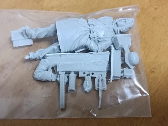 SS Grenadiers Machine Gun Team 1/35 Resin Figure Set - 1/35 resin model view 8