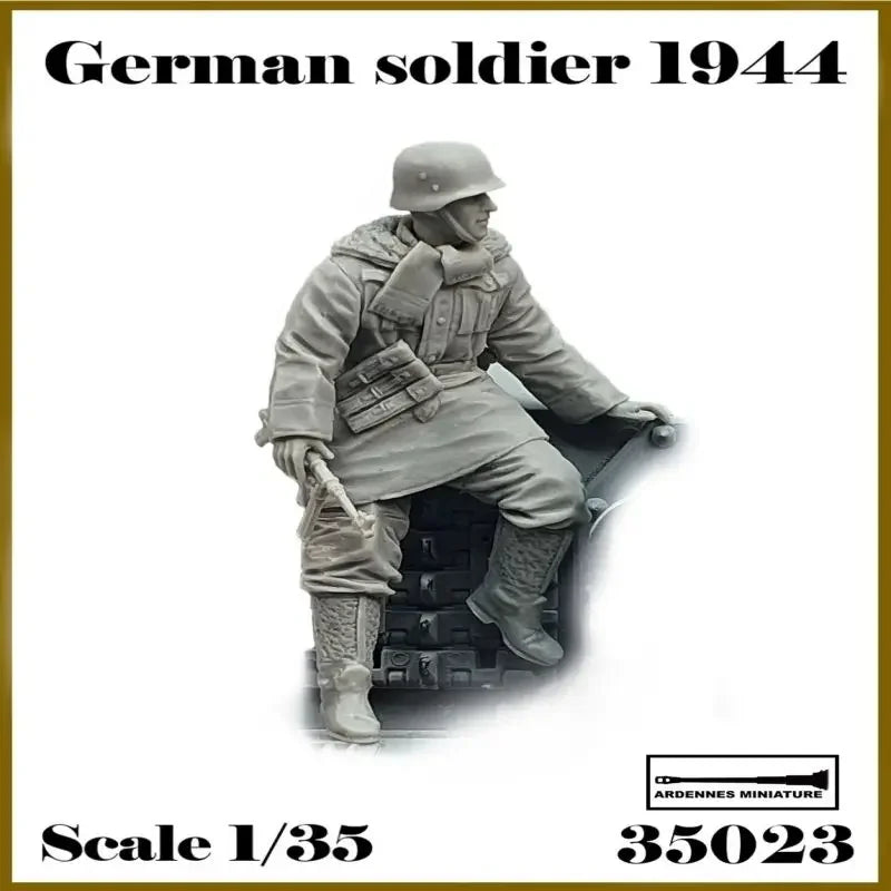 WWII German Winter Infantry Seated & Standing 1/35 Resin Figure Kit - resin model view 2