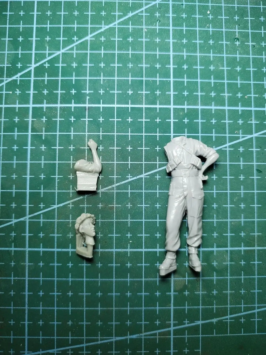 British Soldier Smoking 1/35 Resin Figure Kit - 1/35 resin model view 2