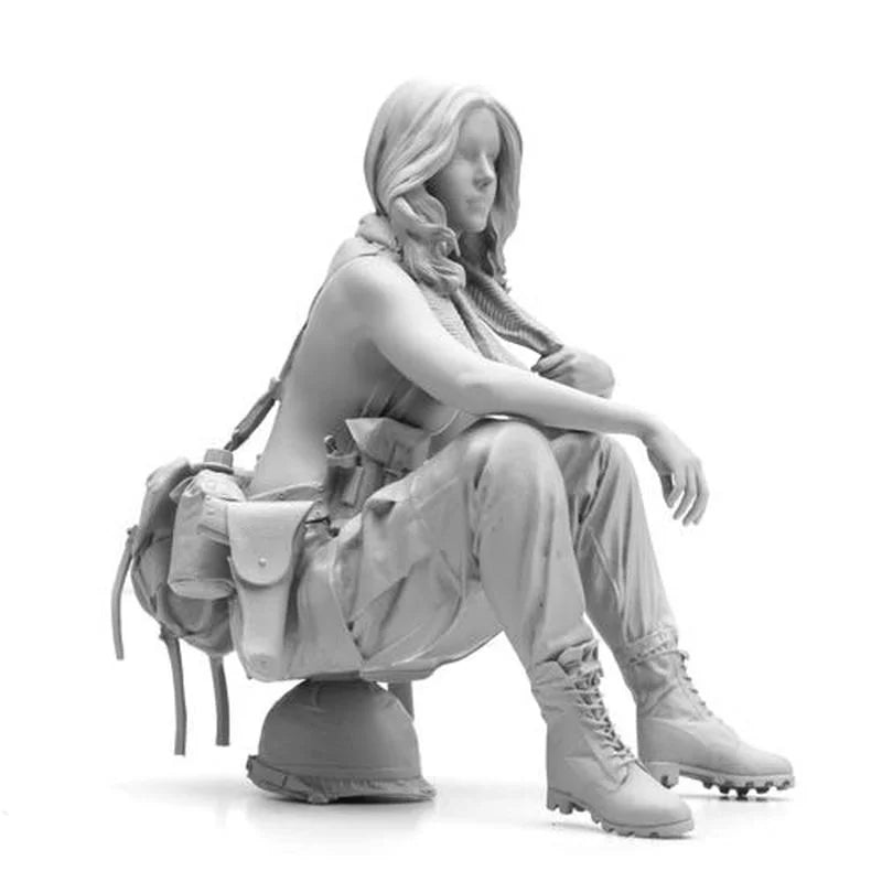 Female Soldier Crouching with Backpack 1/24 Resin Figure Kit - 1/24 resin model view 2