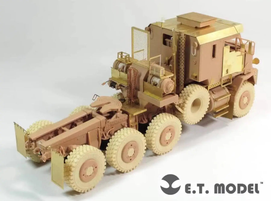 Modern US M1070 HET Truck Tractor 1/35 Resin Model Kit - 1/35 resin model view 2