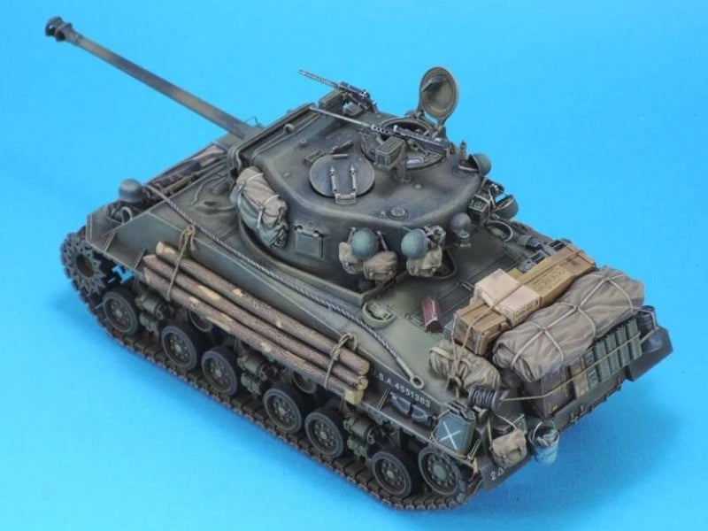 WWII US Army Sherman M4A3E8 Tank Crew 1/35 Resin Figure Set - 1/35 resin model view 4