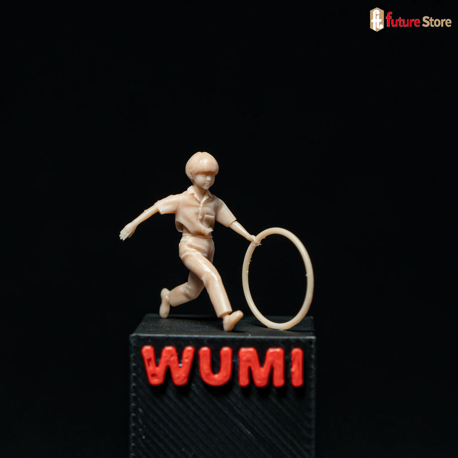 Children Playing with Hula Hoop & Skateboard 1/35 Resin Figure Set - 1/35 resin model view 2