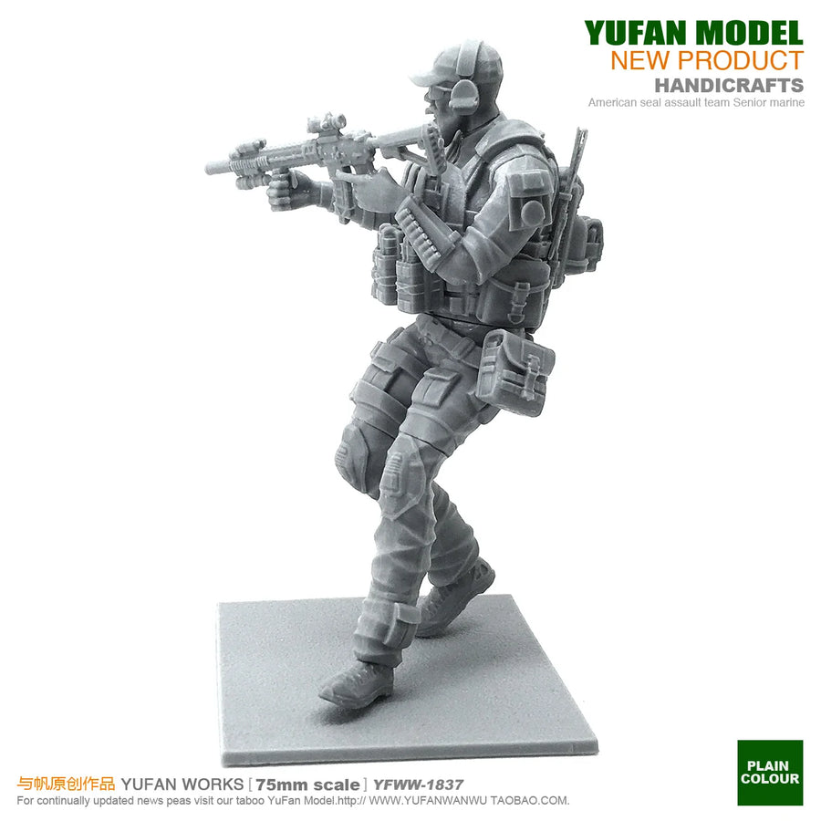 Modern US Tactical Operator with M4 Carbine & Plate Carrier 1/35 Resin Figure Kit - resin model view 2