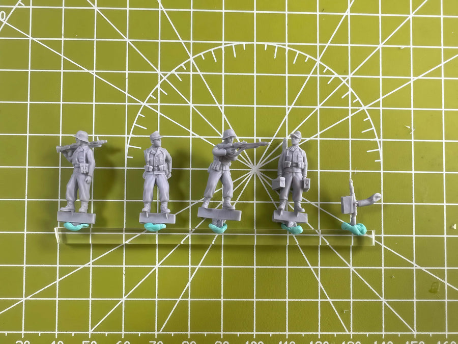 Foreign Legion Soldiers 5-Figure Set 1/72 Resin Kit - 1/72 resin model view 2