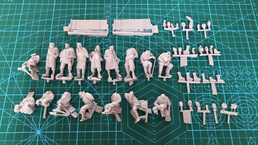 WWII Soldiers Loading Truck 1/35 Resin Diorama Kit - 1/35 resin model view 3