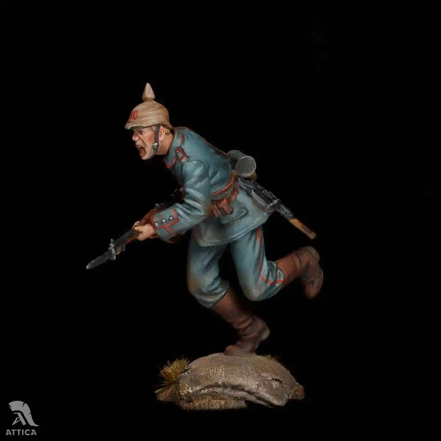 WWI British Soldier Attacking with Bayonet 1/35 Resin Figure - 1/35 resin model view 5
