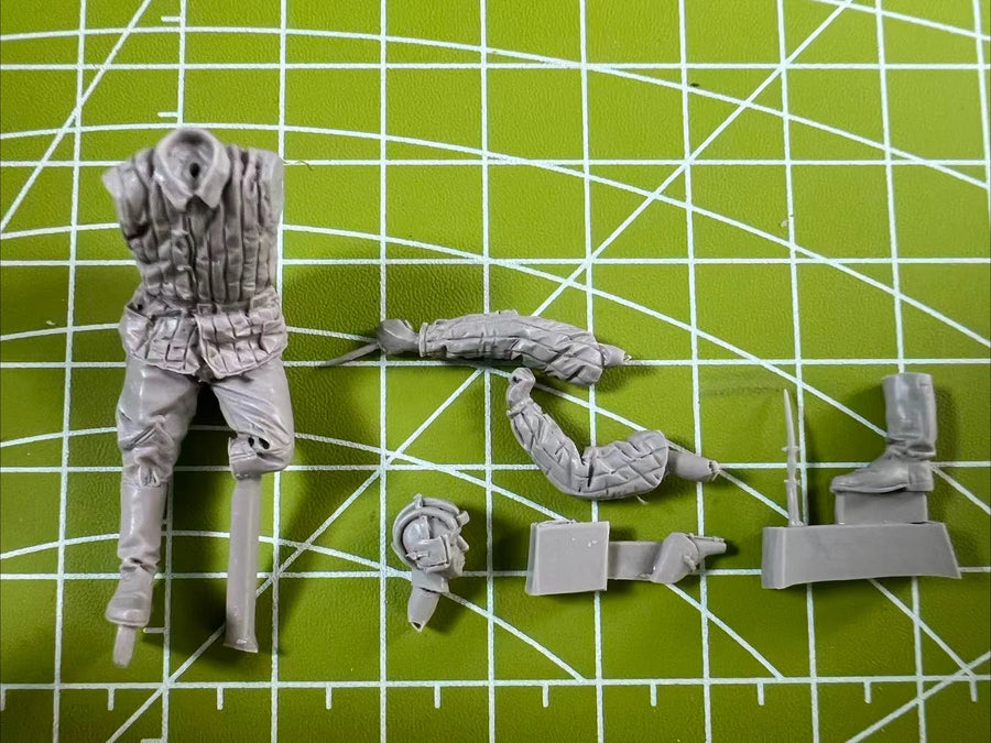 Soviet Tank Driver 1/35 Resin Figure with Diorama Base Set - 1/35 resin model view 3