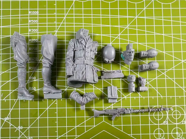 WWII German Infantry Soldier with MG42 1/16 Resin Figure Kit